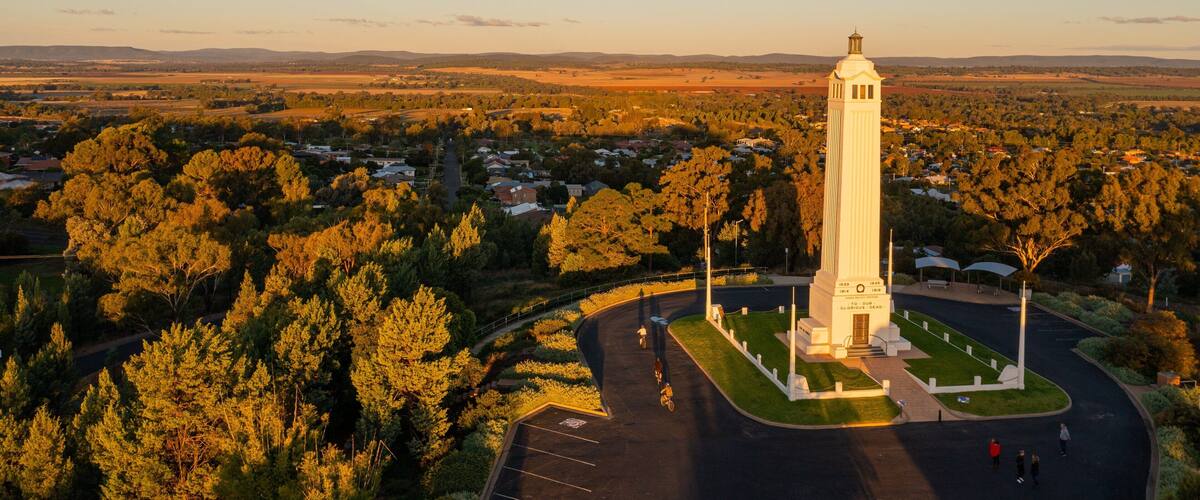 Memorial Hill Lookout showing landscape views and a sunset