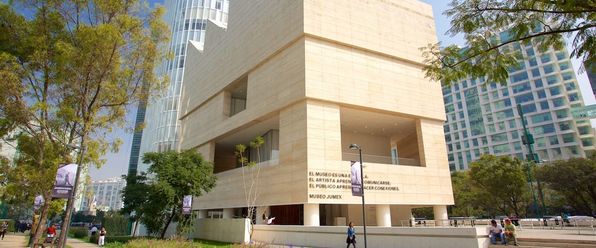 Ciudad de México que incluye arquitectura moderna y un jardín
