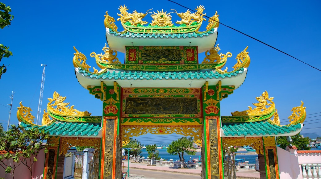 Vietnam showing a temple or place of worship