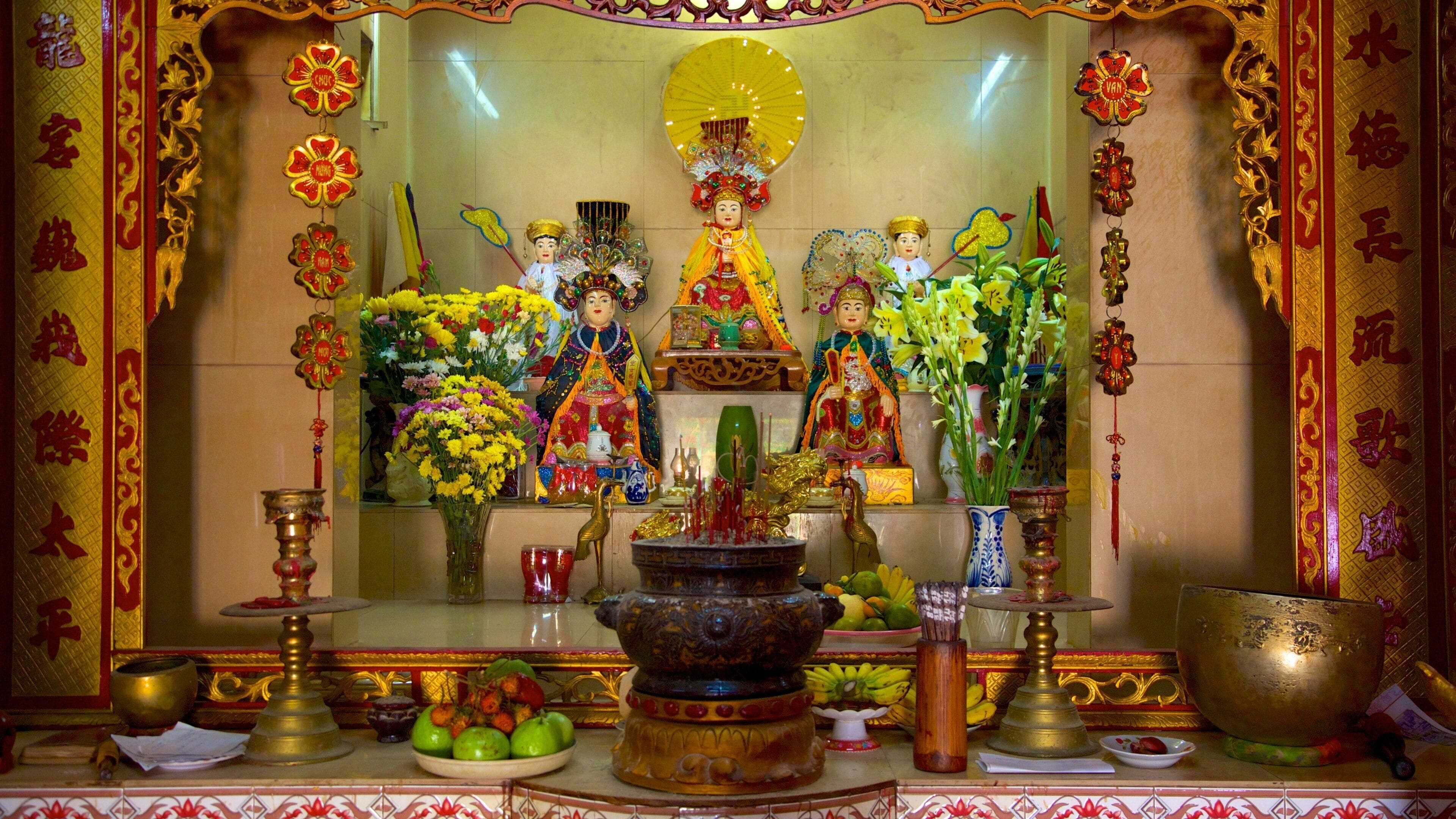 Vietnam og byder på religiøse aspekter