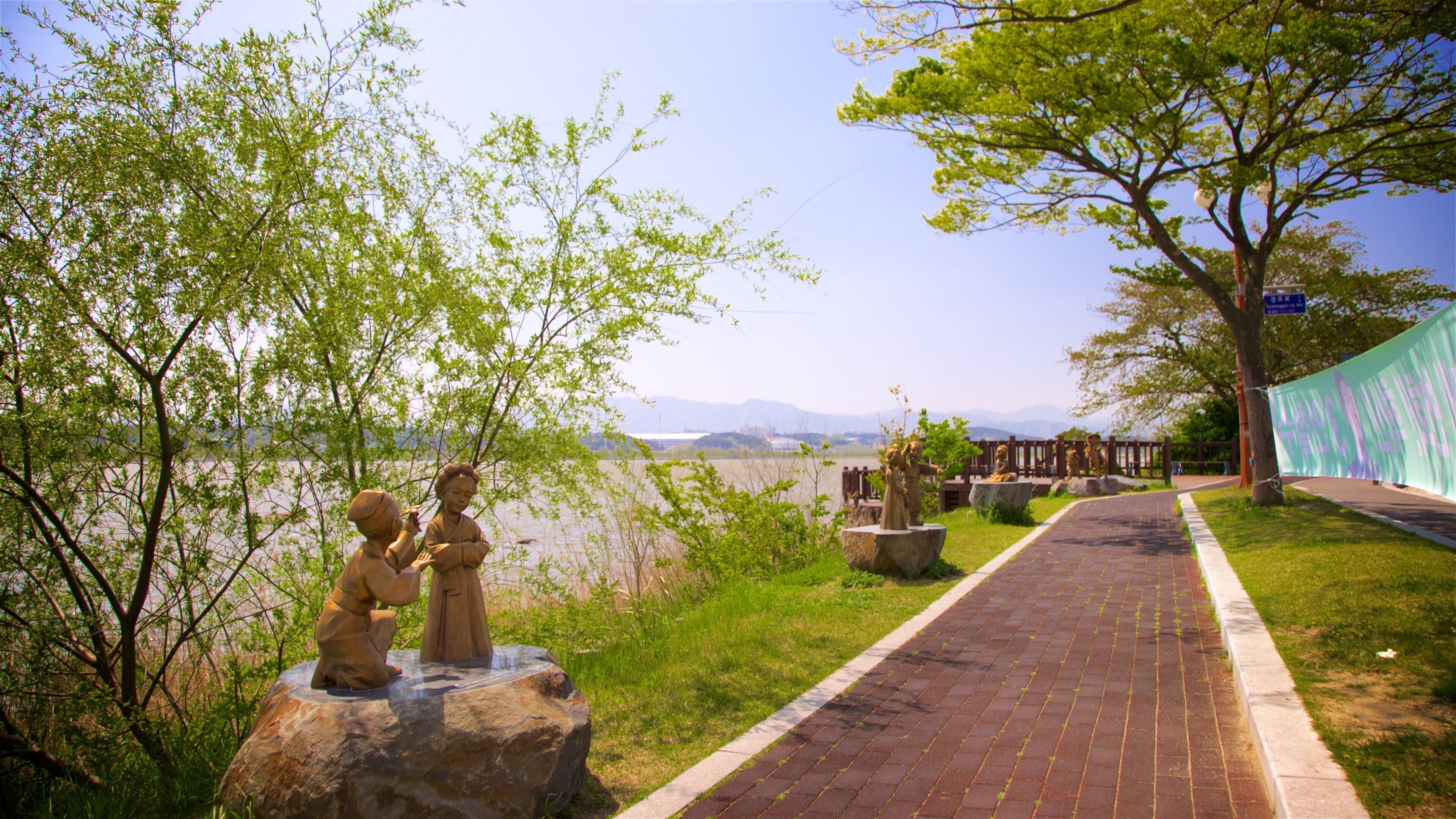 Pyeongchang som viser utendørs kunst og innsjø