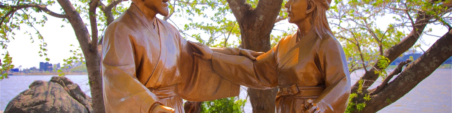 Pyeongchang showing a statue or sculpture