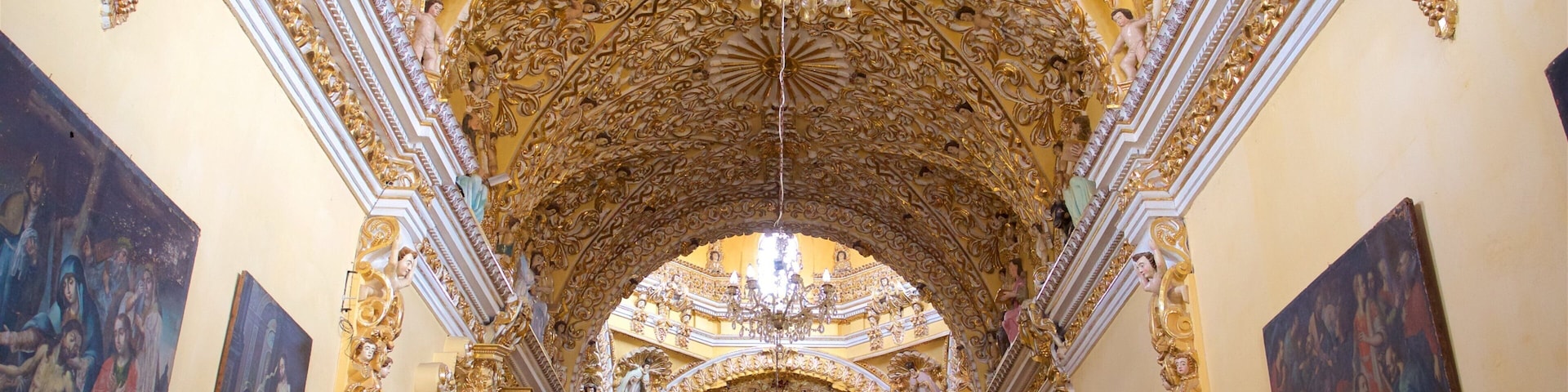 Puebla mostrando arte, uma igreja ou catedral e vistas internas