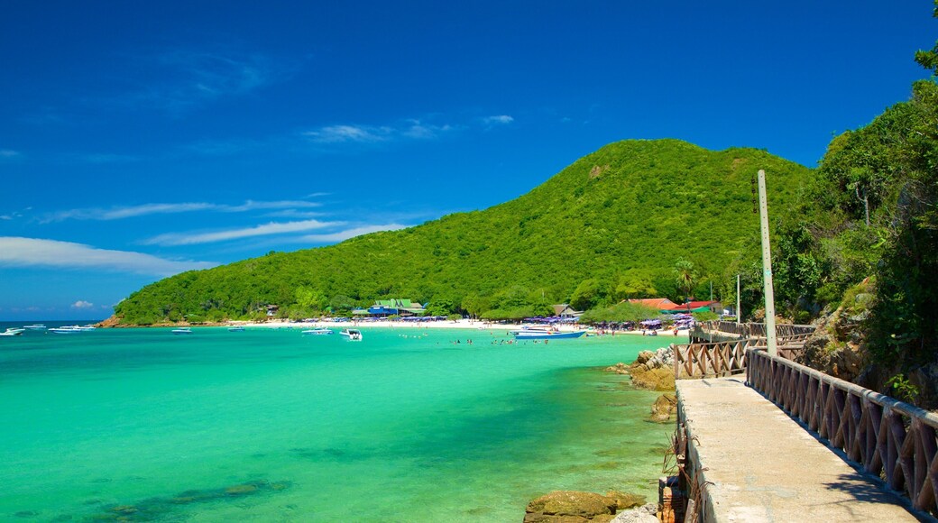 Koh Lan mostrando vista della costa e montagna