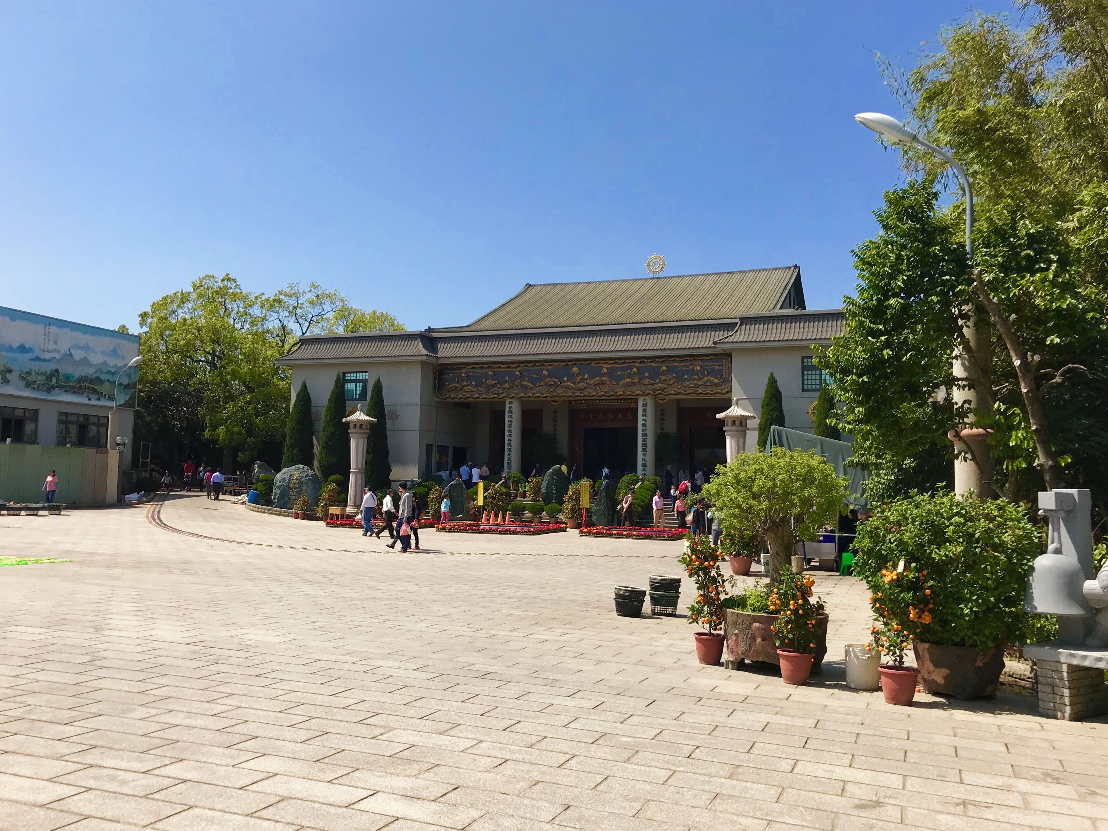 銅鑼九華山大興善寺正殿斜照