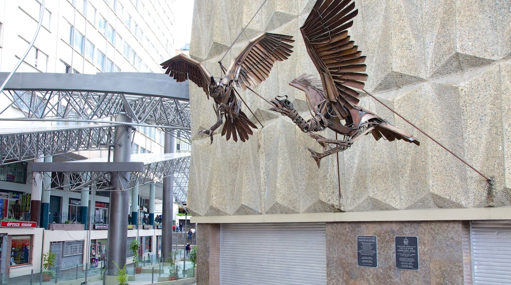 La Paz which includes outdoor art