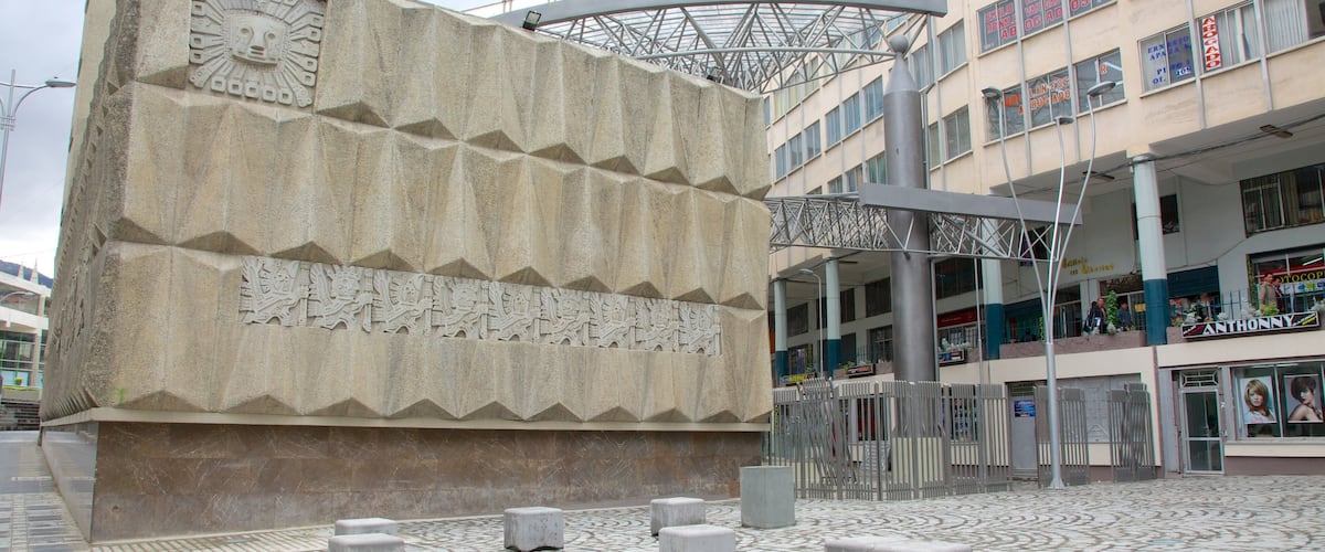 La Paz que incluye un parque o plaza