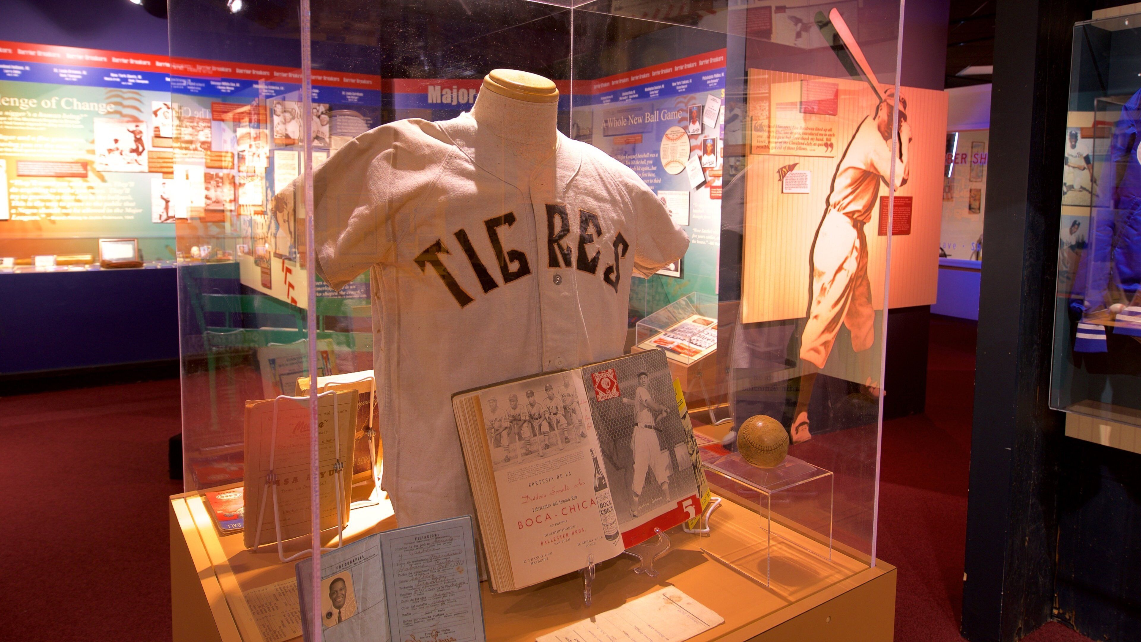 Downtown Kansas City showing heritage elements and interior views