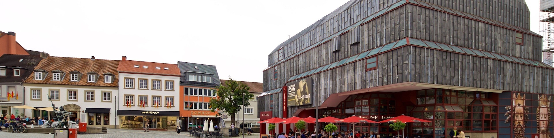 Paderborn mostrando uma praça ou plaza e elementos de patrimônio