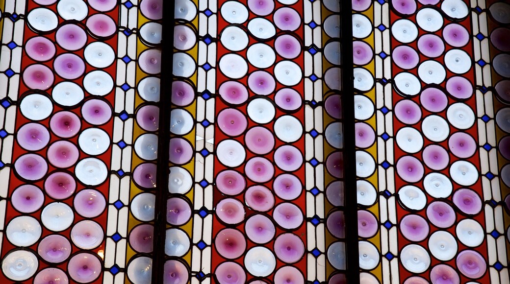 Perugia que incluye vistas interiores y arte