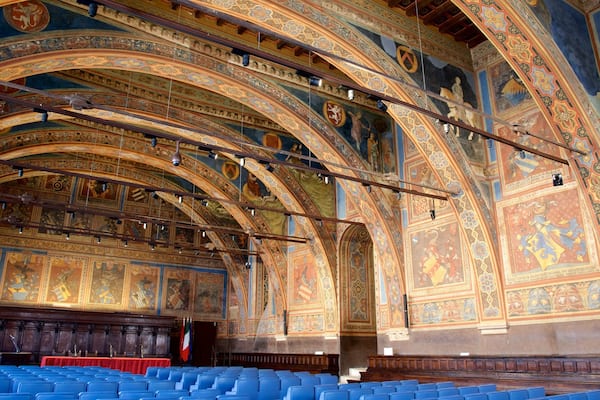 Perugia showing heritage architecture and interior views