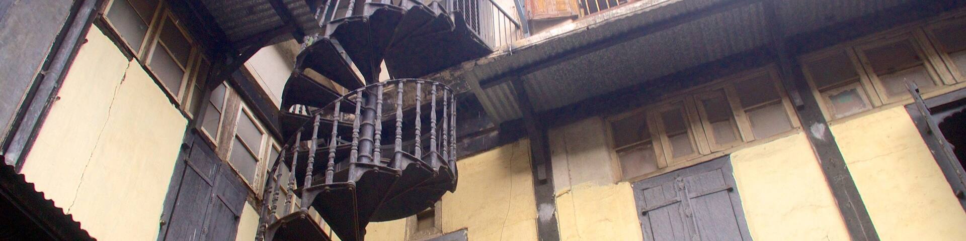 Pune which includes a house and heritage architecture