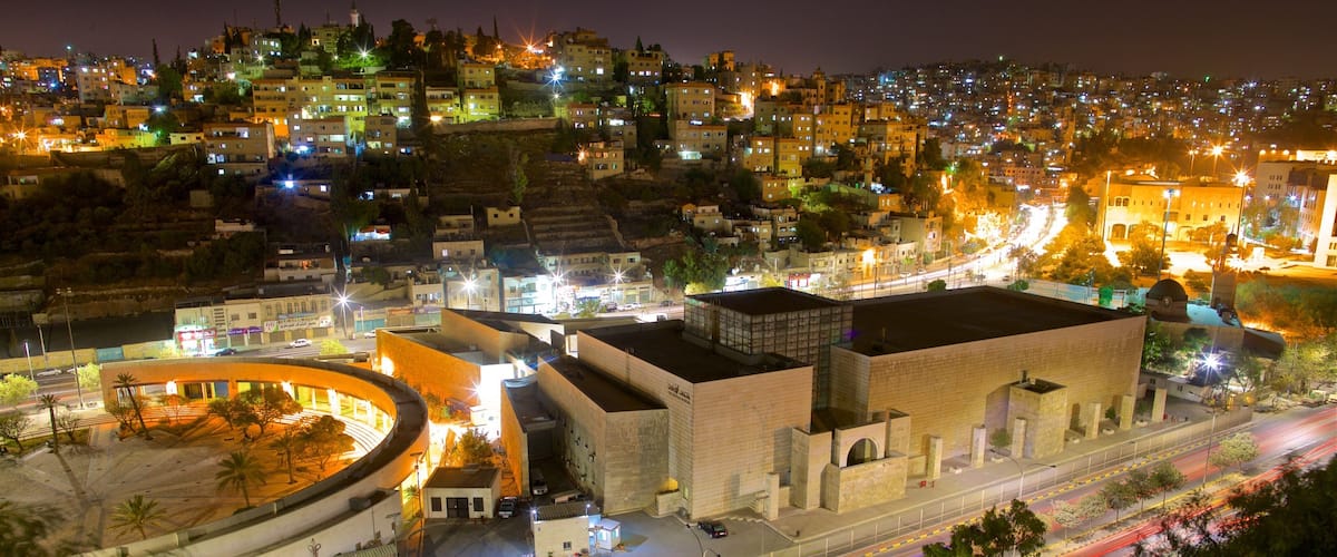 Amman das einen Landschaften, bei Nacht und Stadt