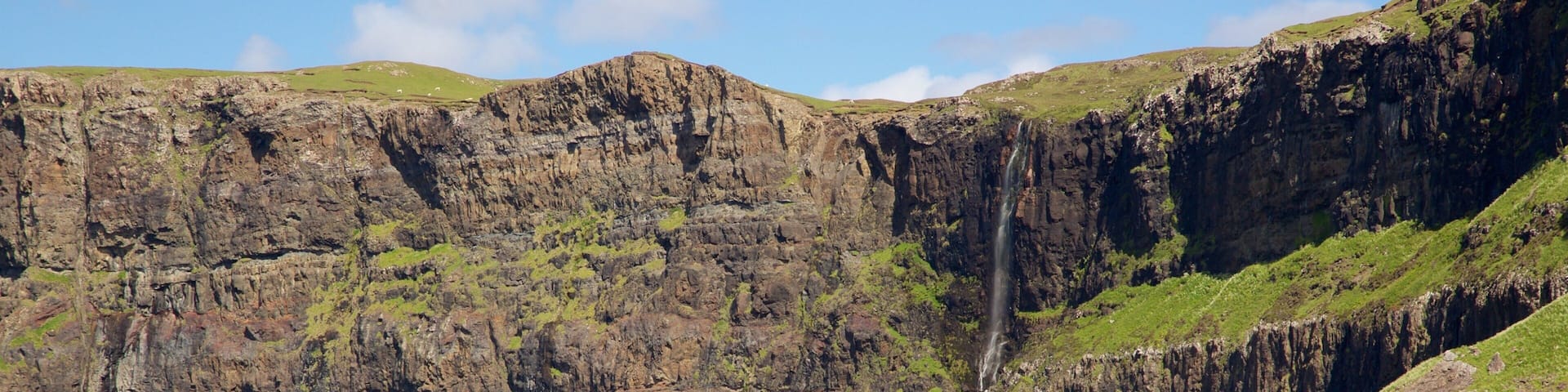 Isle of Skye showing rocky coastline and a beach