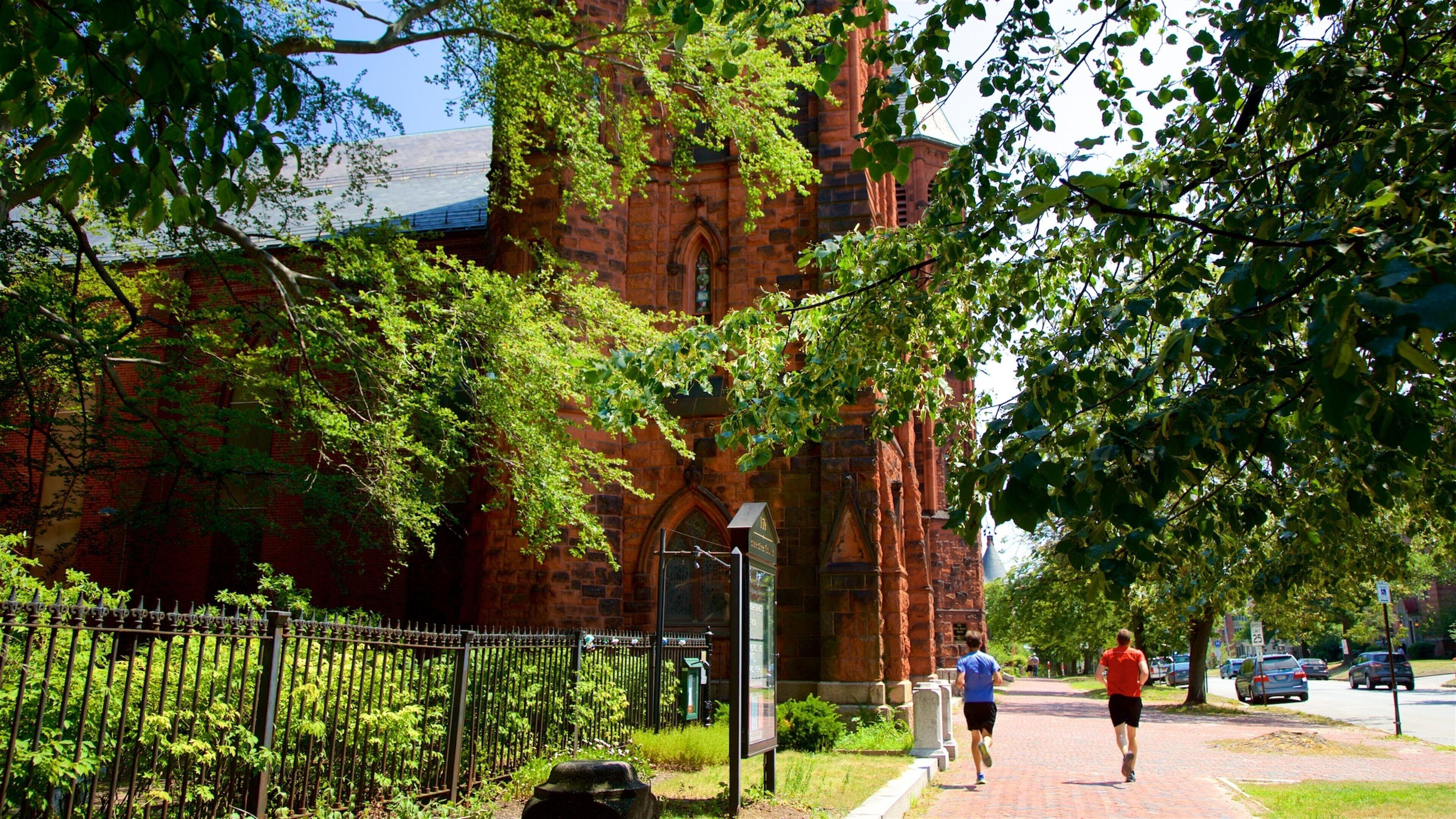 State Street Church featuring a church or cathedral, street scenes and heritage architecture