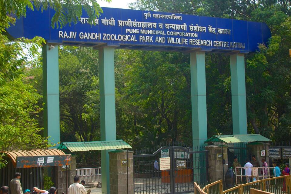 A sign for Rajiv Gandhi Zoological Park and Wildlife Research Centre, Katraj.