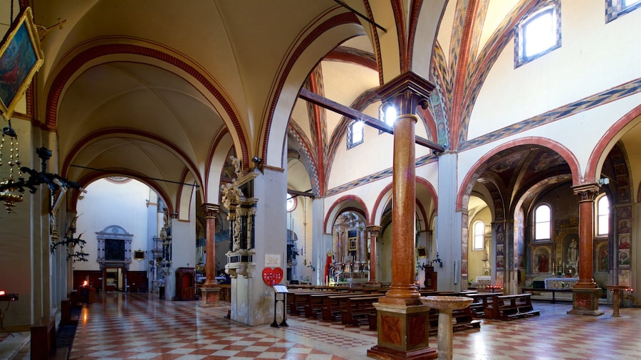 Padova featuring interior views, heritage elements and a church or cathedral
