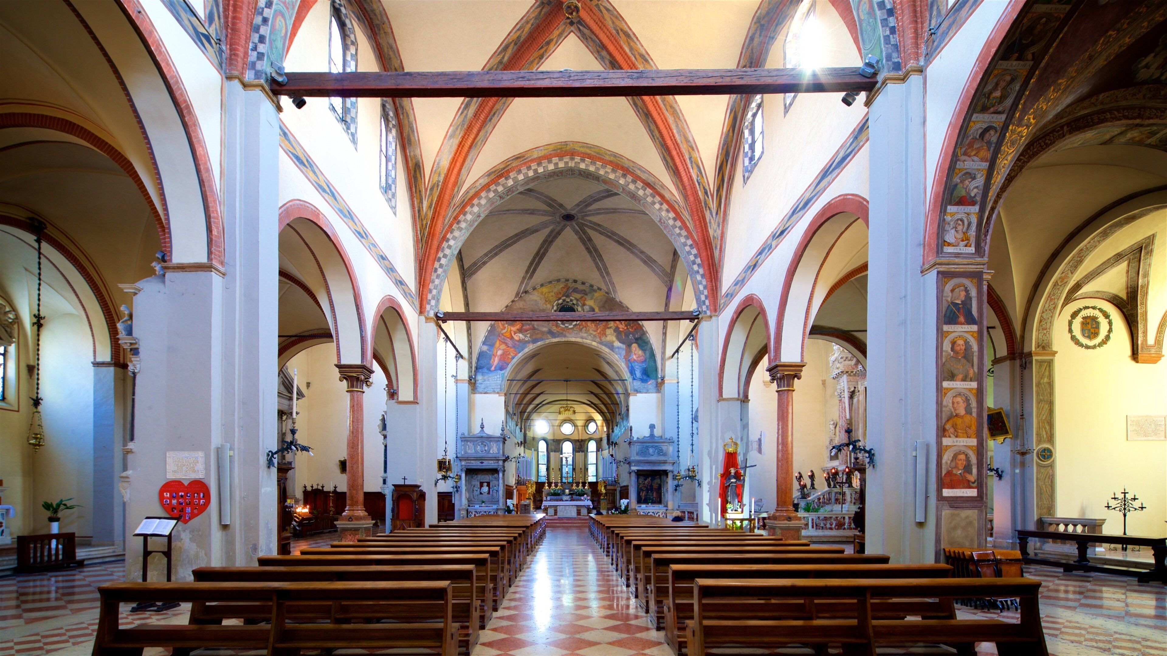 Padova featuring interior views, a church or cathedral and heritage elements