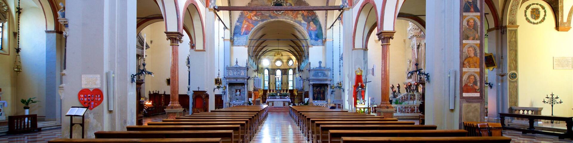 Padova featuring interior views, a church or cathedral and heritage elements