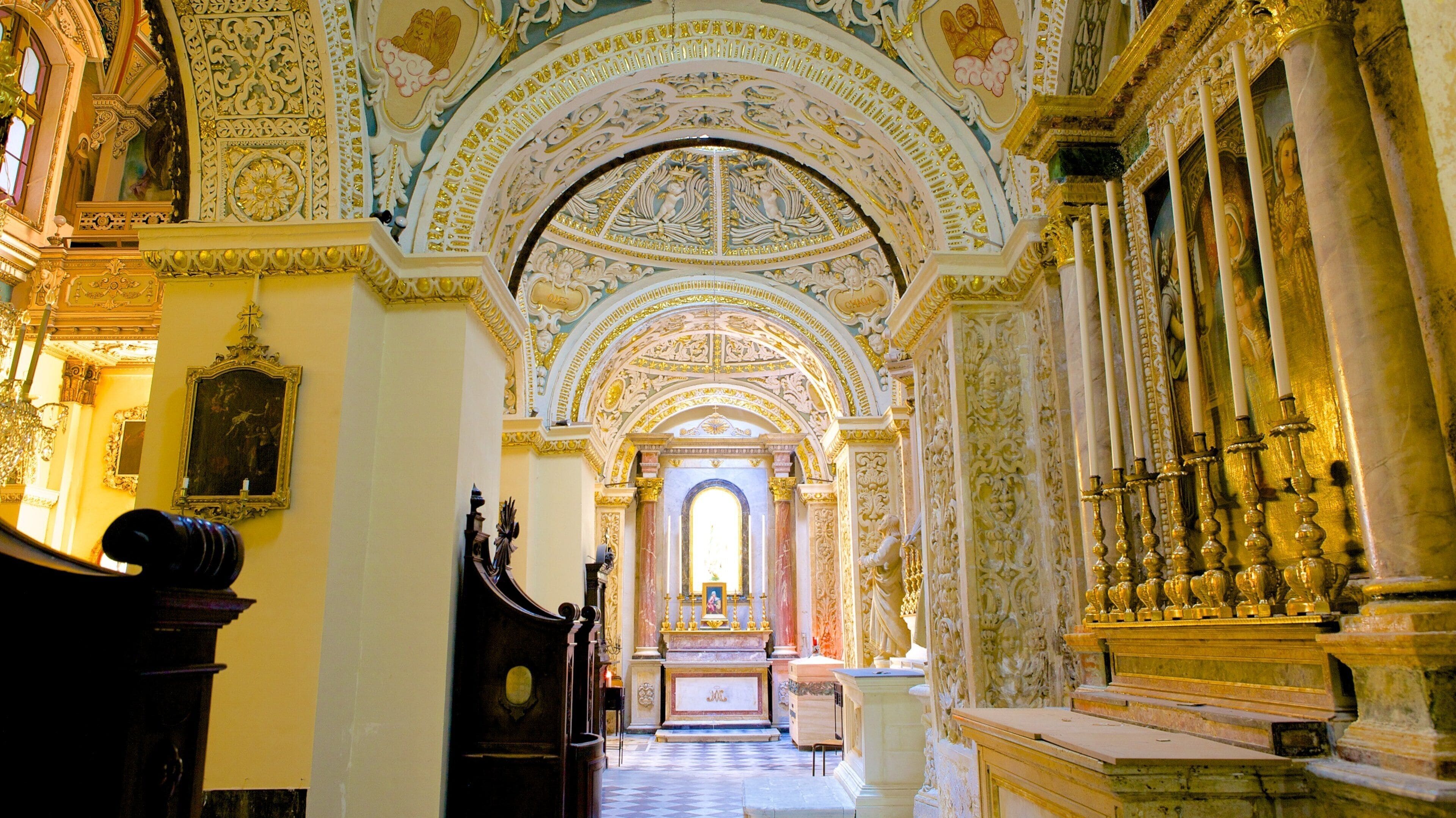 Malta mostrando arquitetura de patrimônio, elementos religiosos e vistas internas