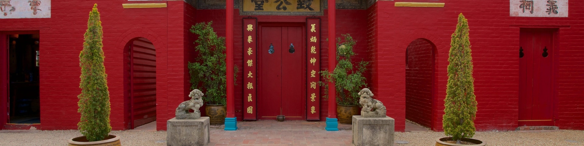 Bendigo which includes a temple or place of worship