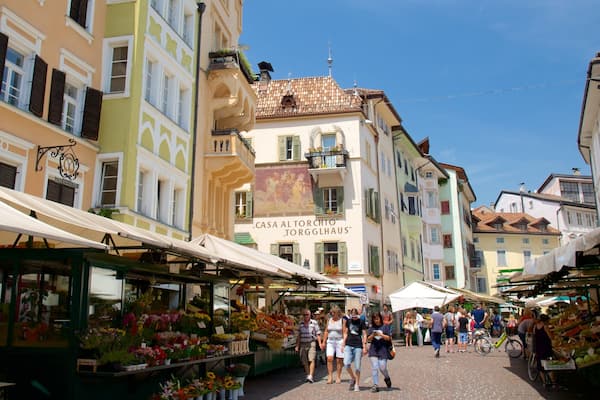 Bolzano og byder på gadeliv og markeder såvel som en lille gruppe mennesker