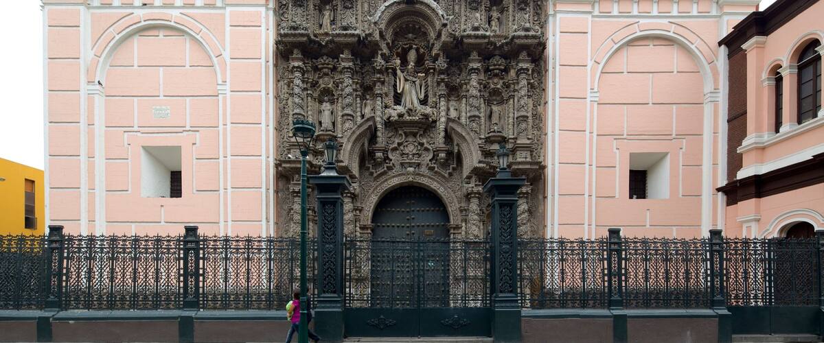 Lima joka esittää katunäkymät ja vanha arkkitehtuuri