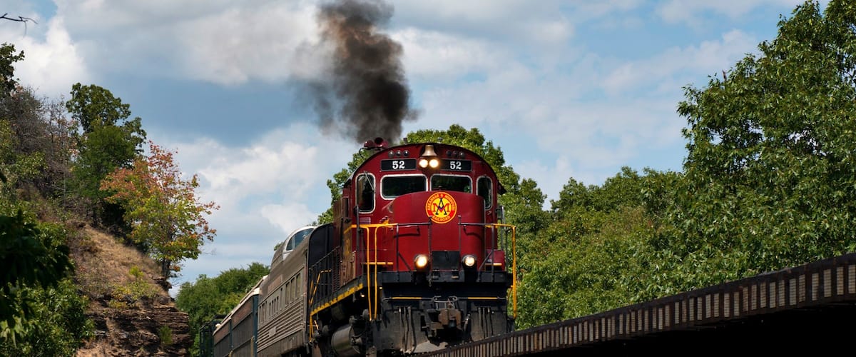 Bentonville - Fayetteville แสดง สิ่งของเกี่ยวกับการรถไฟ