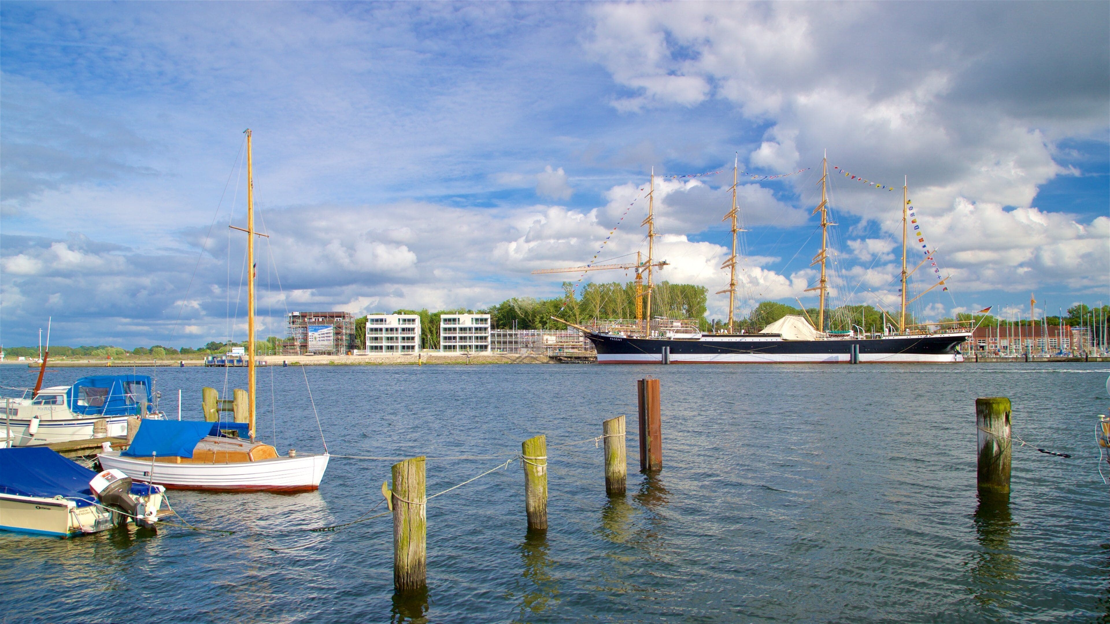 Travemuende showing a bay or harbor and heritage elements