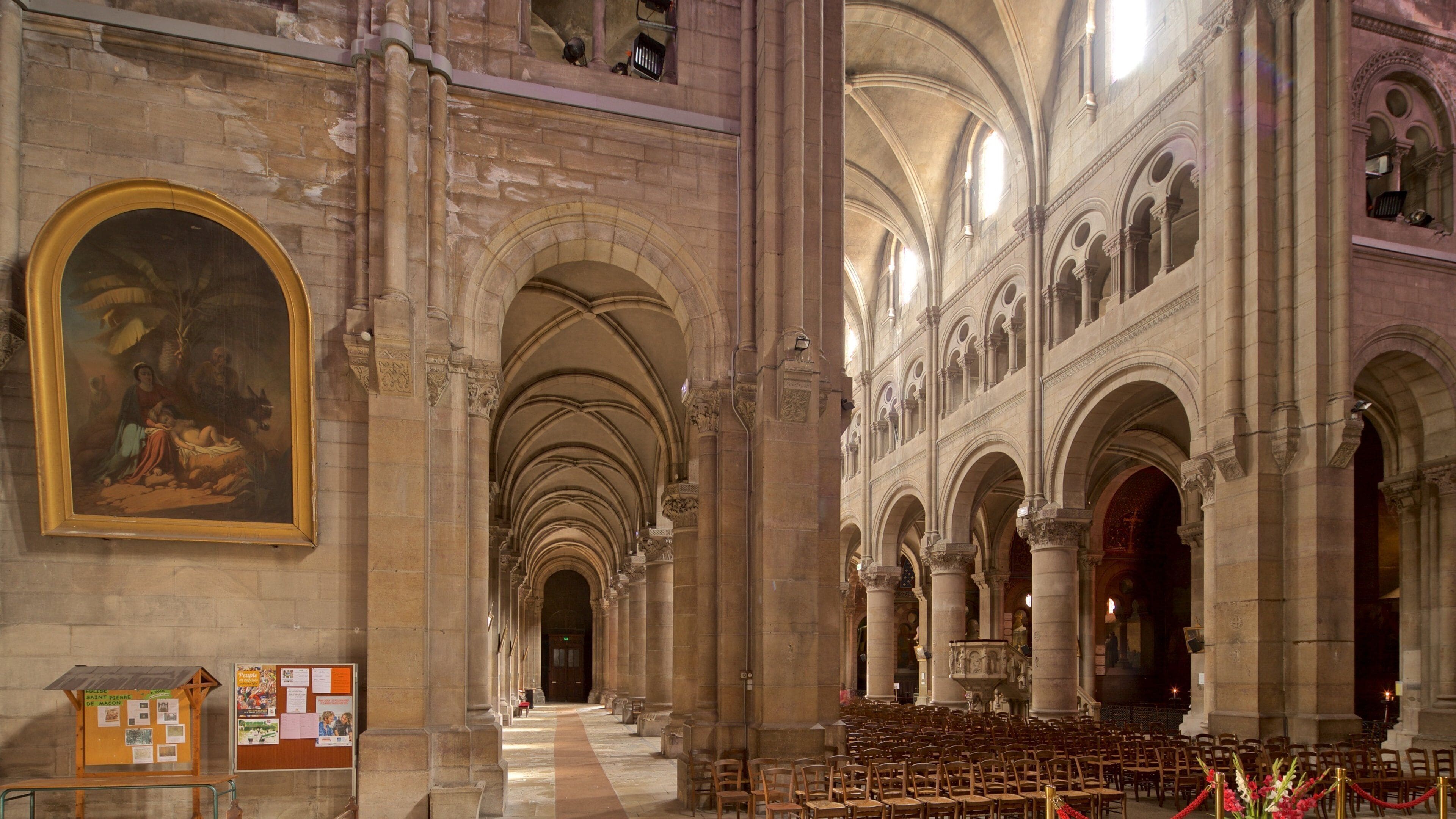 Mâcon mettant en vedette éléments religieux, patrimoine historique et église ou cathédrale
