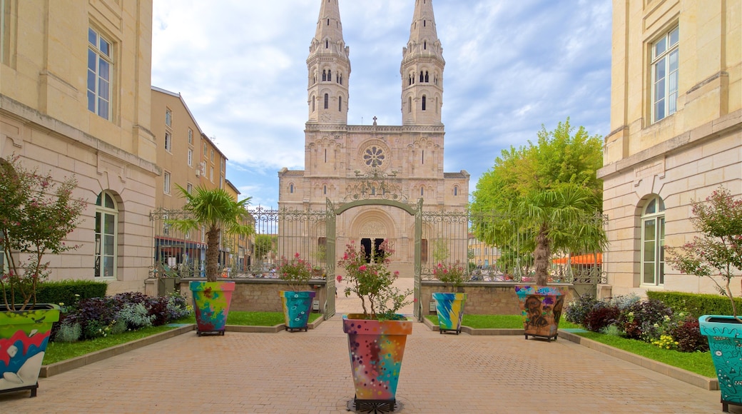 Macon que incluye una iglesia o catedral, patrimonio de arquitectura y arte al aire libre