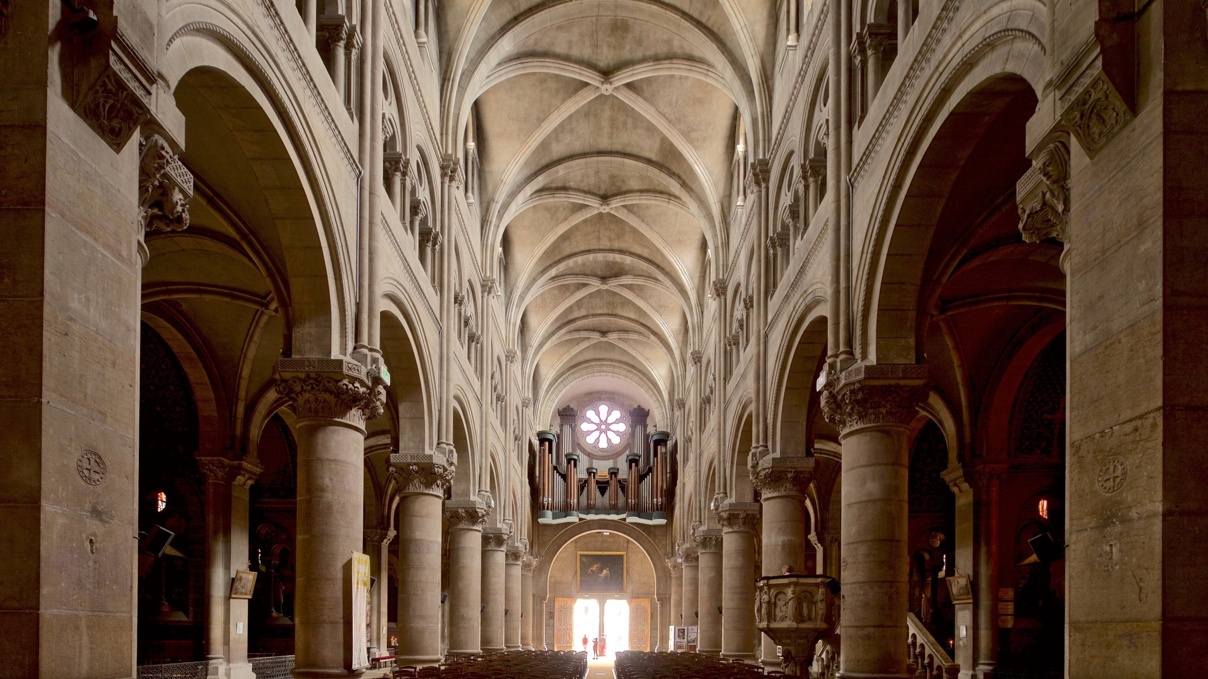 Macon which includes a church or cathedral, interior views and heritage elements