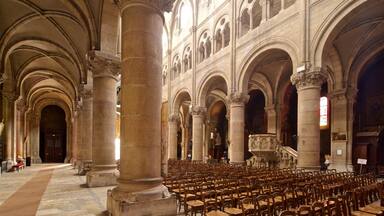 Eglise Saint-Pierre showing interior views, a church or cathedral and heritage elements