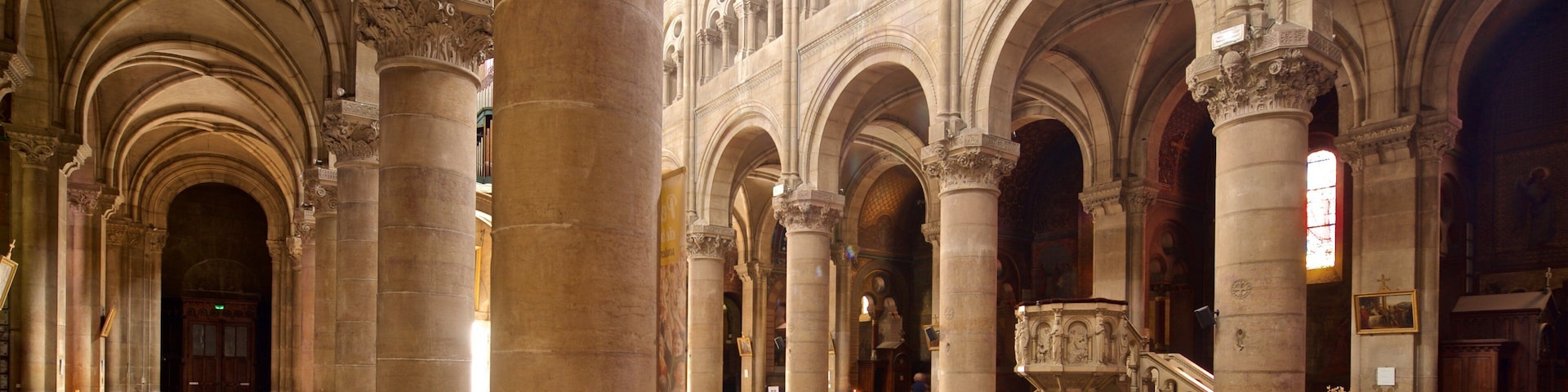 Eglise Saint-Pierre showing interior views, a church or cathedral and heritage elements