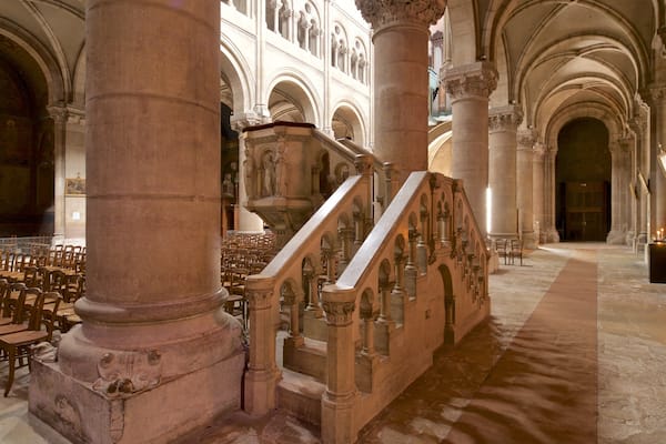 Mâcon welches beinhaltet Innenansichten, Geschichtliches und Kirche oder Kathedrale