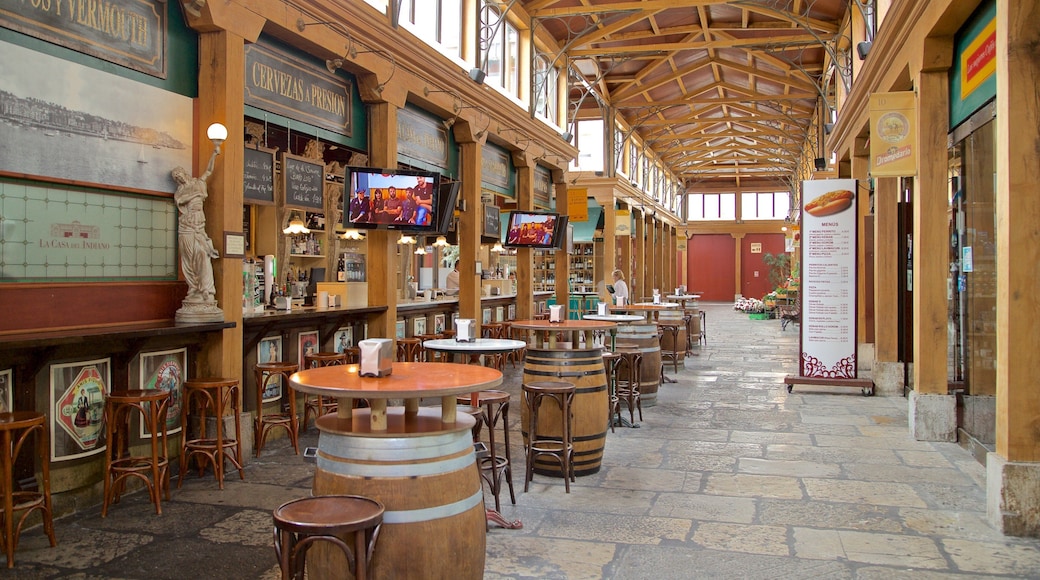 Santander som omfatter interiør og en bar