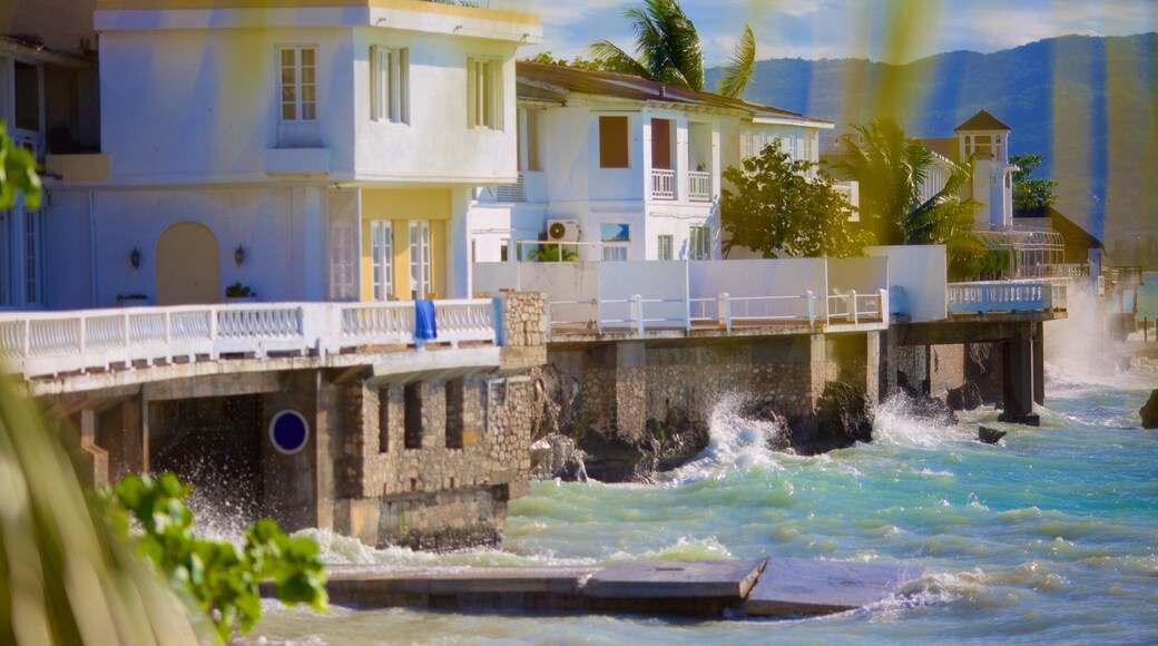 Doctor\'s Cave Beach