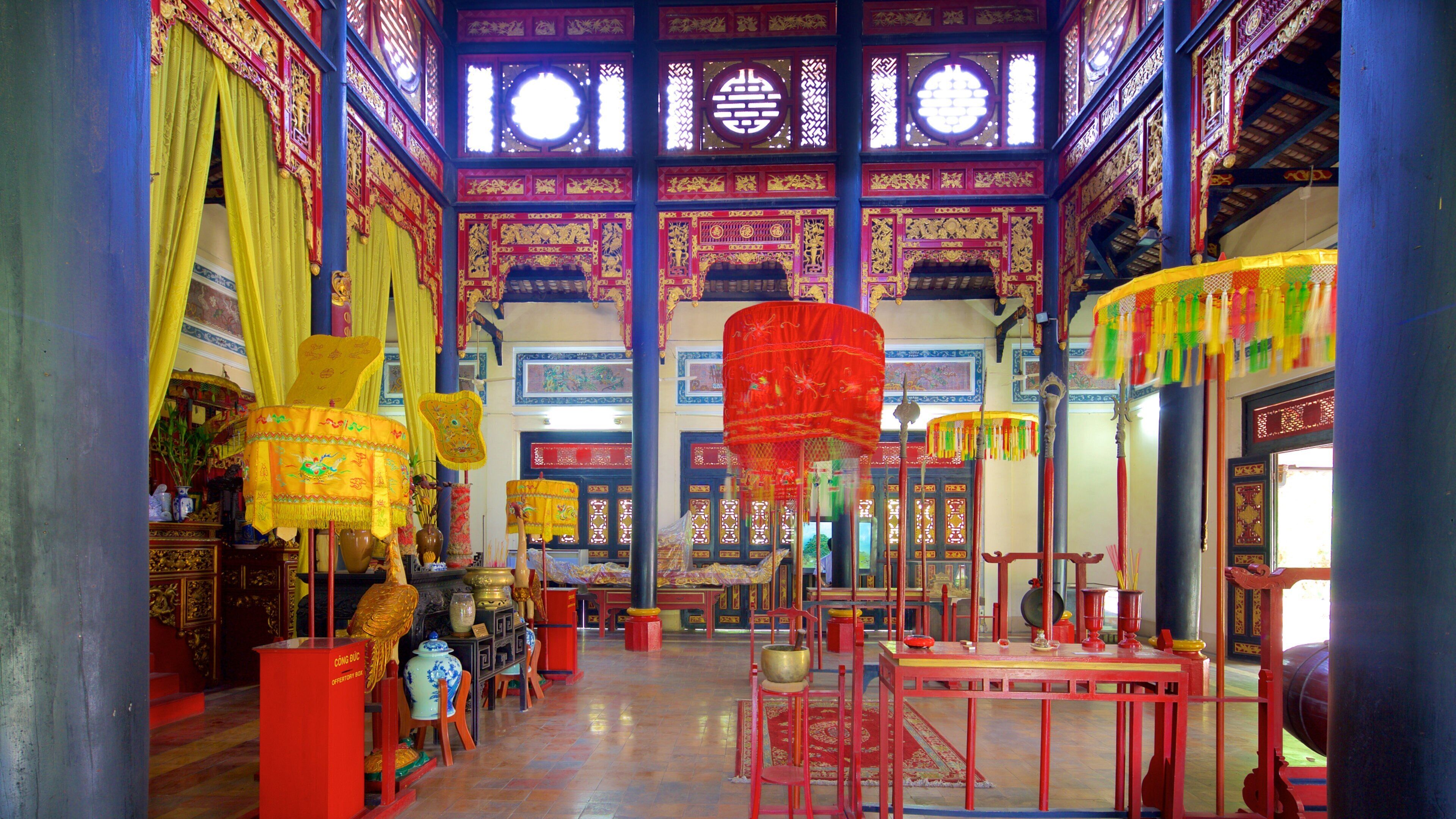 호치민시 을 보여주는 사원 또는 예배지, 종교적 측면 과 실내 전경