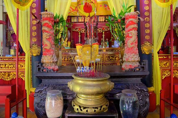 Ho-Chi-Minh-Stadt mit einem Innenansichten, Tempel oder Andachtsstätte und religiöse Elemente