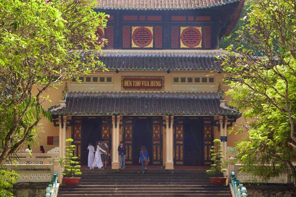Ho-Chi-Minh-Stadt mit einem Tempel oder Andachtsstätte