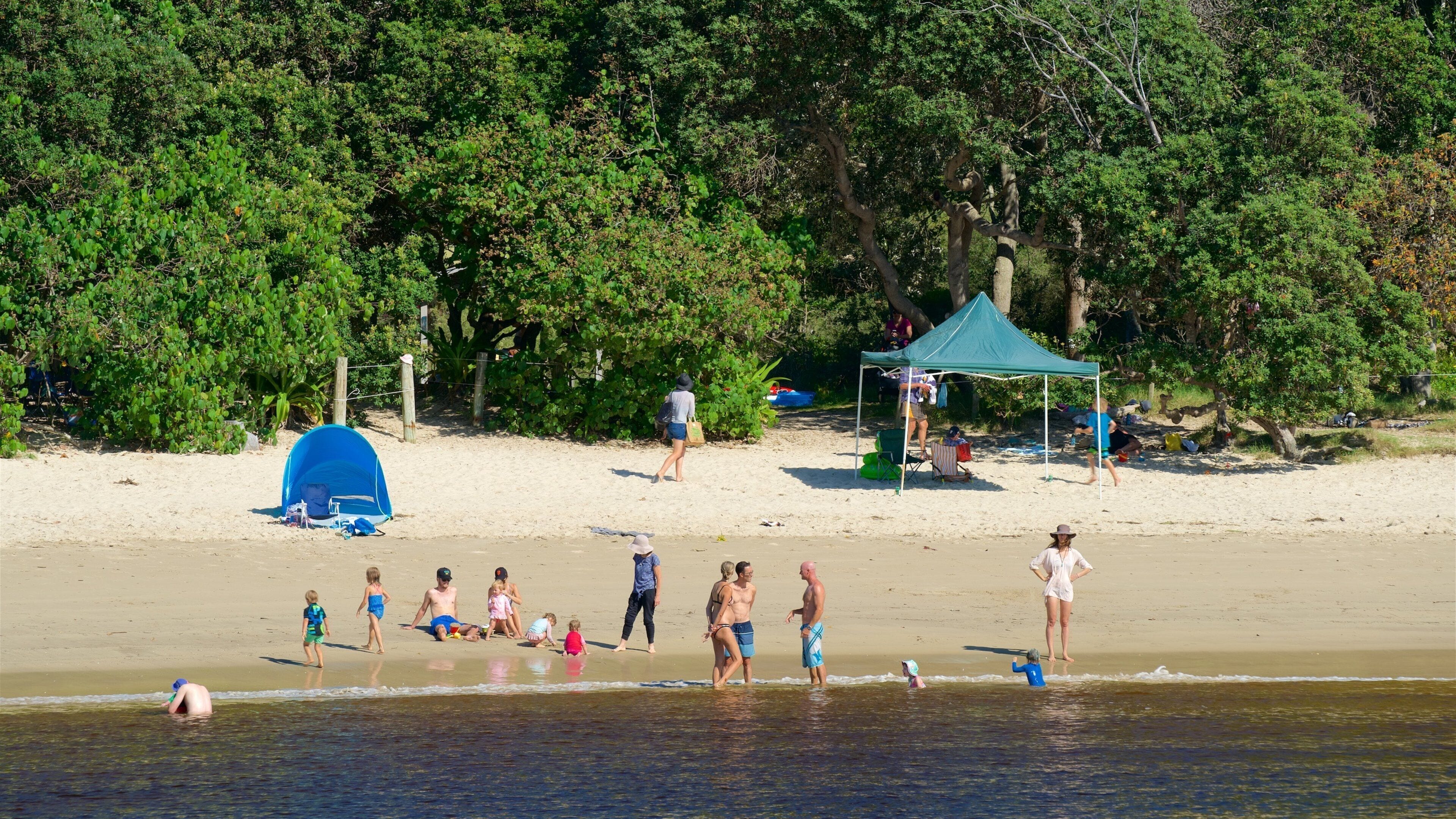 Brunswick Heads featuring a lake or waterhole as well as a family