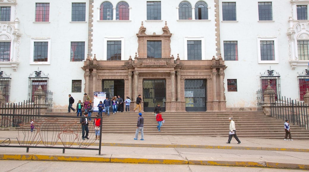 쿠스코 – 마추픽추 이 포함 거리 풍경 뿐만 아니라 대규모 사람들