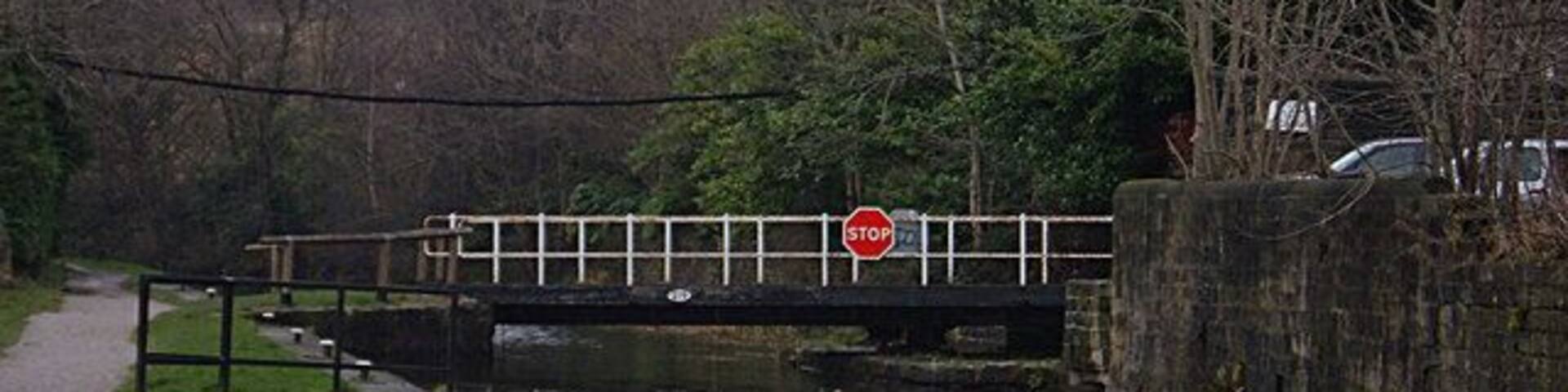 Swing Bridge 219, Ross Mills Looking east (towards Leeds) from the towpath on the Leeds and Liverpool Canal near Bramley.