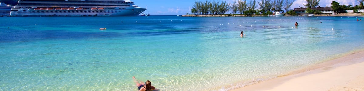 Ocho Rios showing general coastal views, tropical scenes and swimming