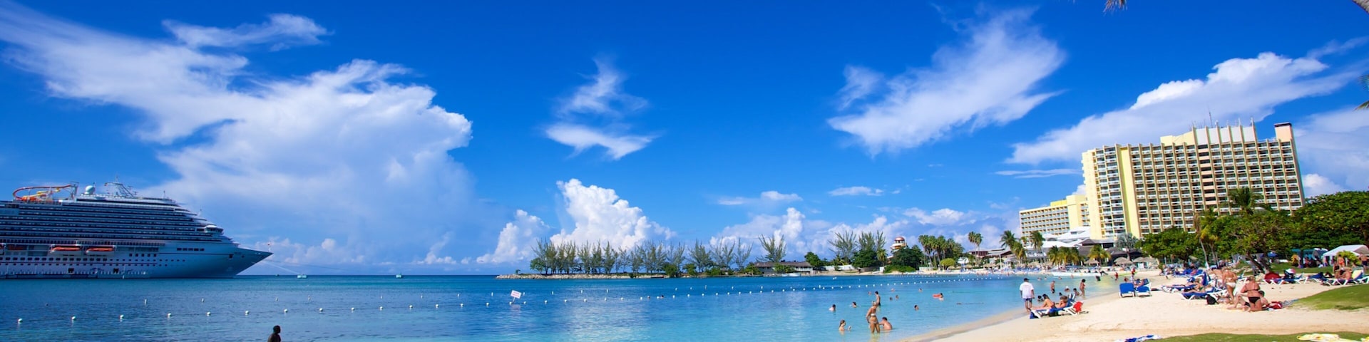 Ocho Rios showing general coastal views, a coastal town and a beach