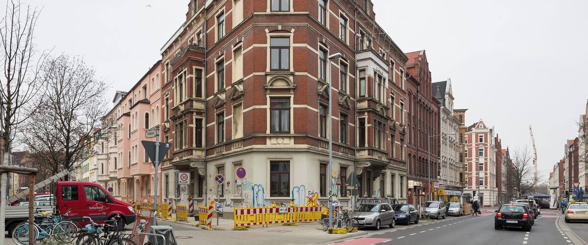 Apartment house located at Froebelstrasse (northside) and Koetnerholzweg in Linden-Nord district of Hannover, Germany.