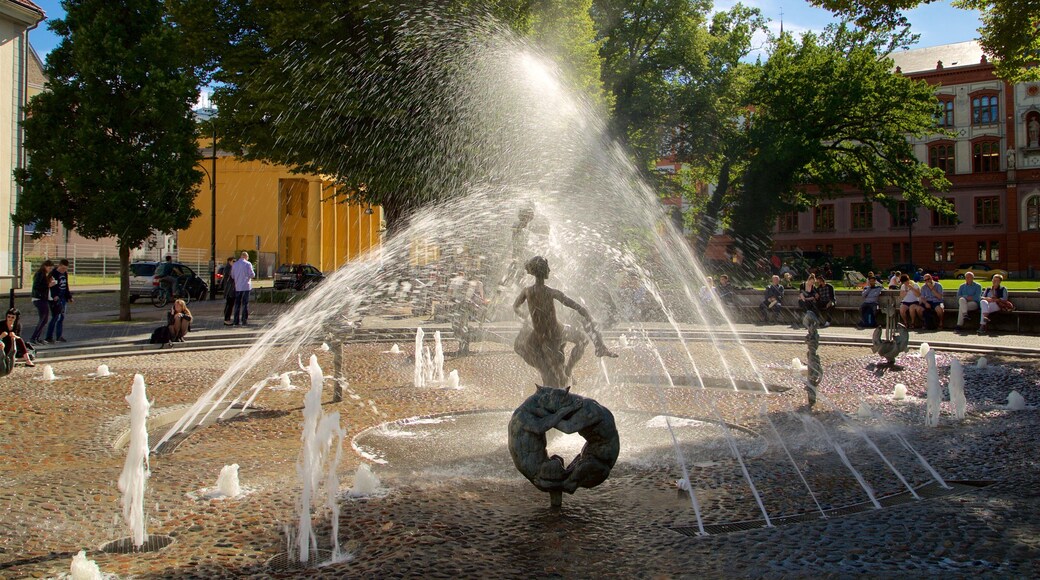 Stadtmitte showing a fountain