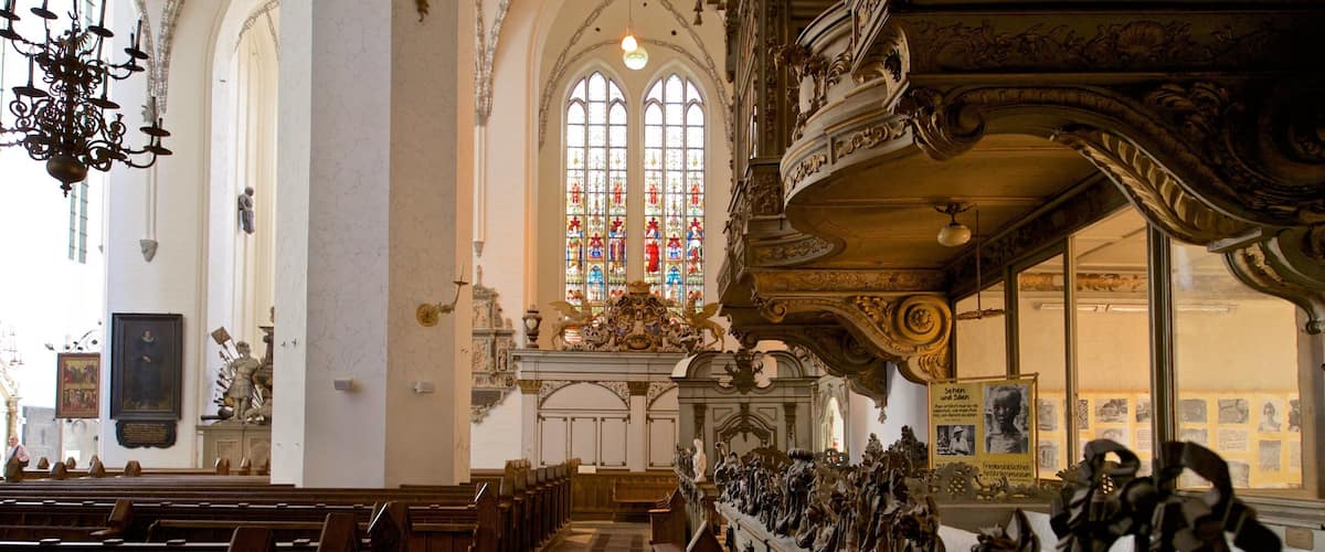 Marienkirche bevat een kerk of kathedraal, interieur en historisch erfgoed