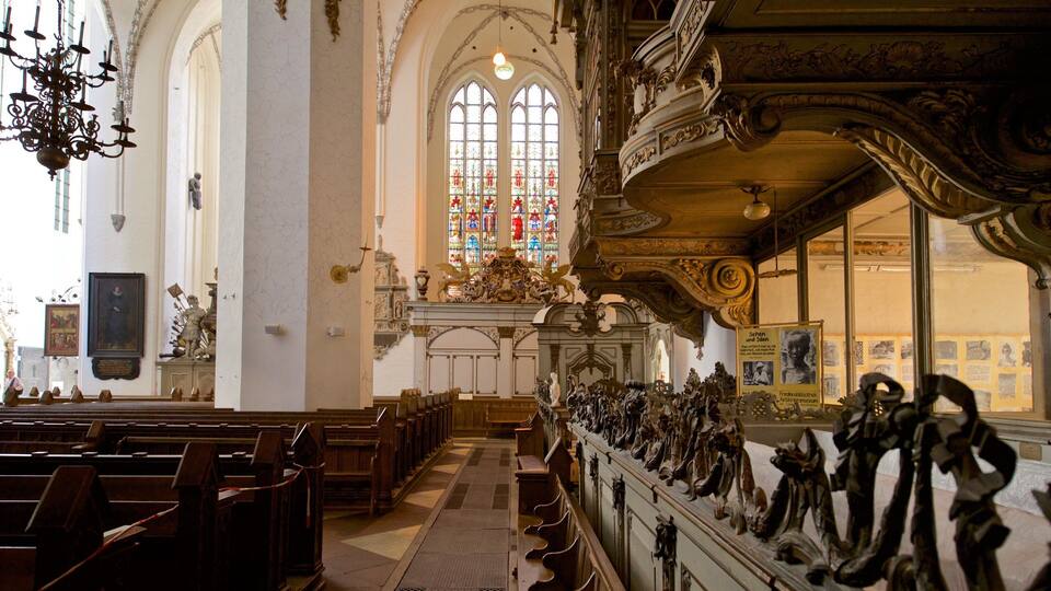 Marienkirche fasiliteter samt innendørs, kulturarv og kirke eller katedral