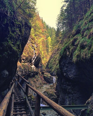 Very nice hiking place for a whole day!
There is a restaurant in the middle of the path.